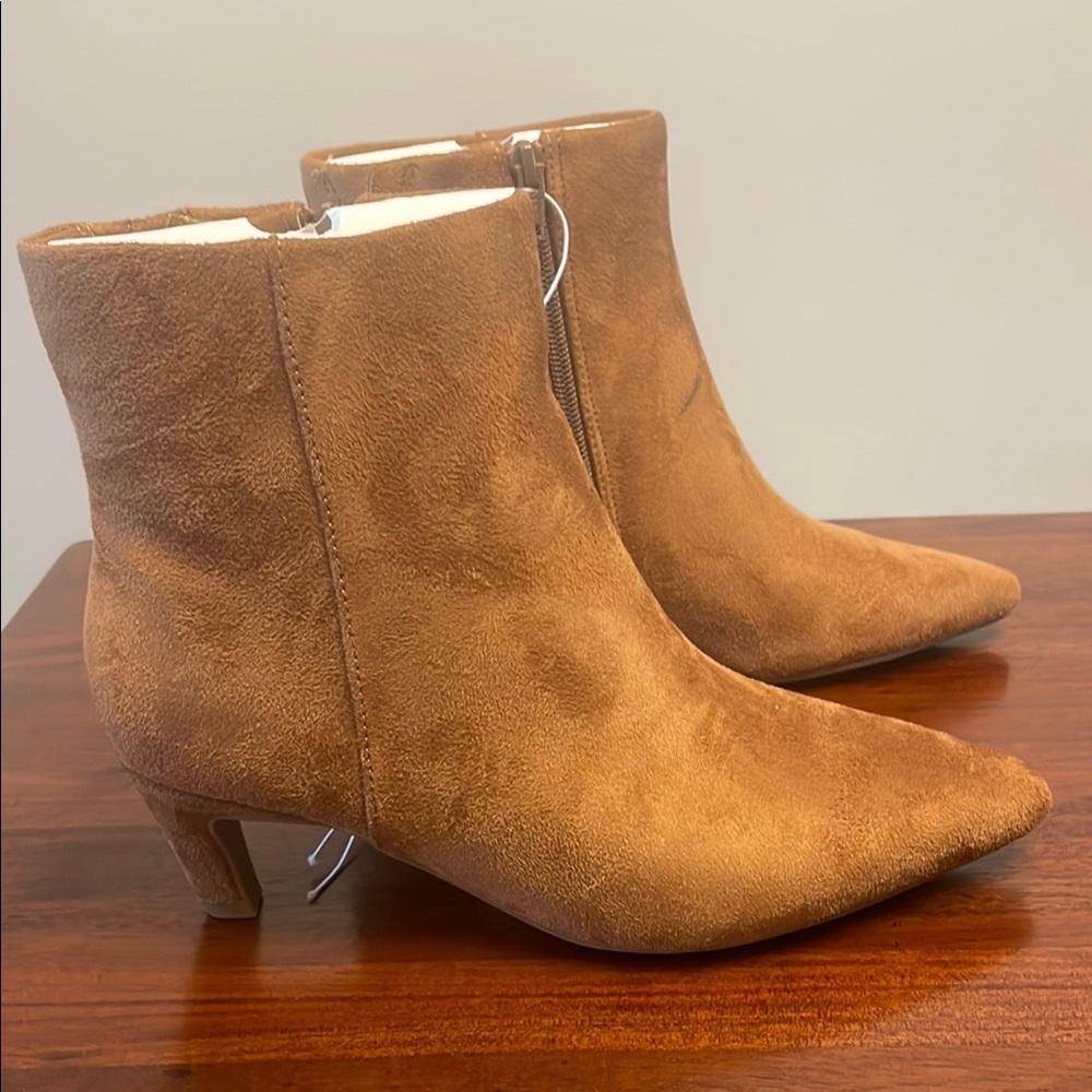 Universal Thread Elegant Tan Faux Suede Pointy Ankle Boots New - Picture 10 of 12